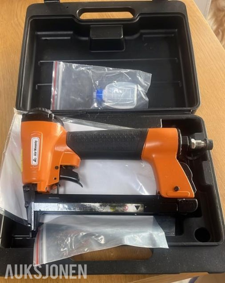 Air Mounty trykkluft stiftepistol/spikerpistol med koffert – Ny