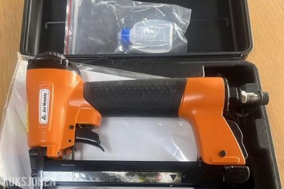 Air Mounty trykkluft stiftepistol/spikerpistol med koffert – Ny