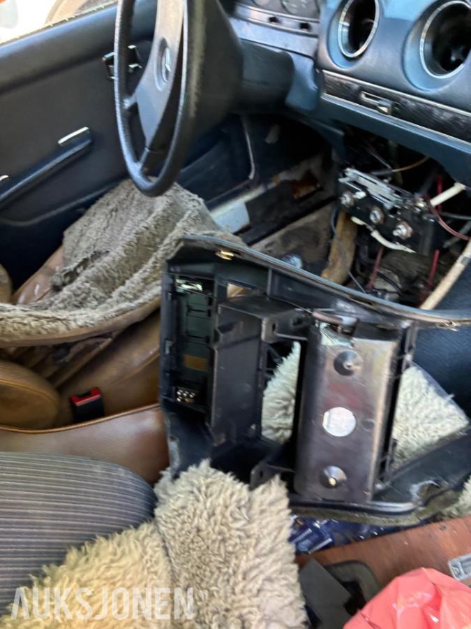 1984 Mercedes-Benz E-Klasse W123 2.4 D Ekstra deler - Prosjektbil