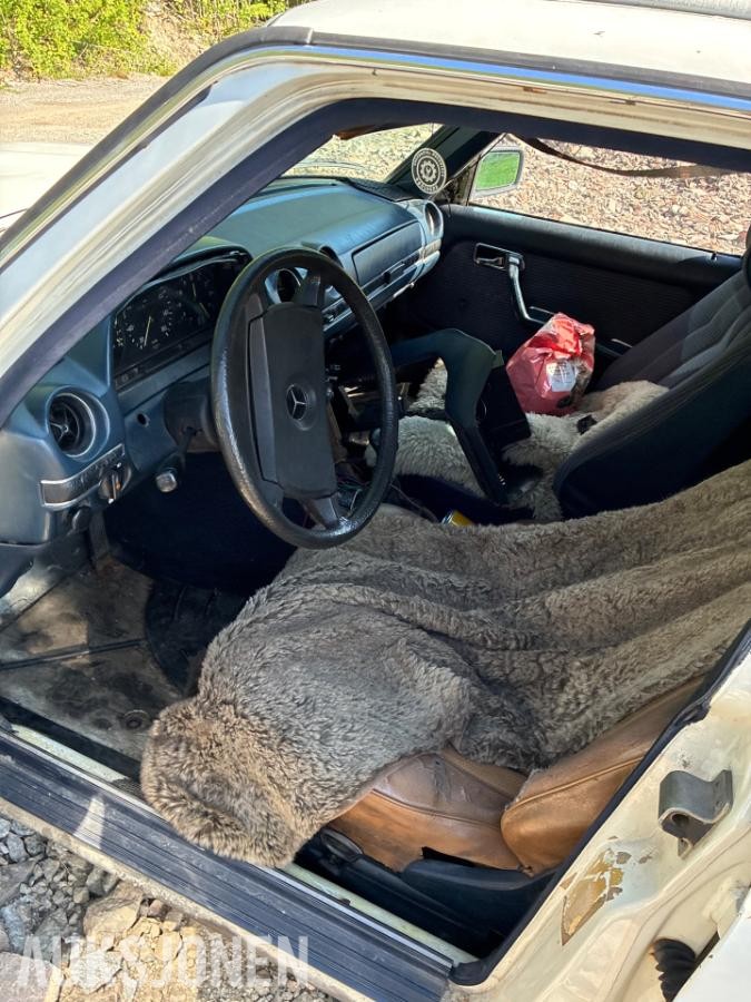 1984 Mercedes-Benz E-Klasse W123 2.4 D Ekstra deler - Prosjektbil