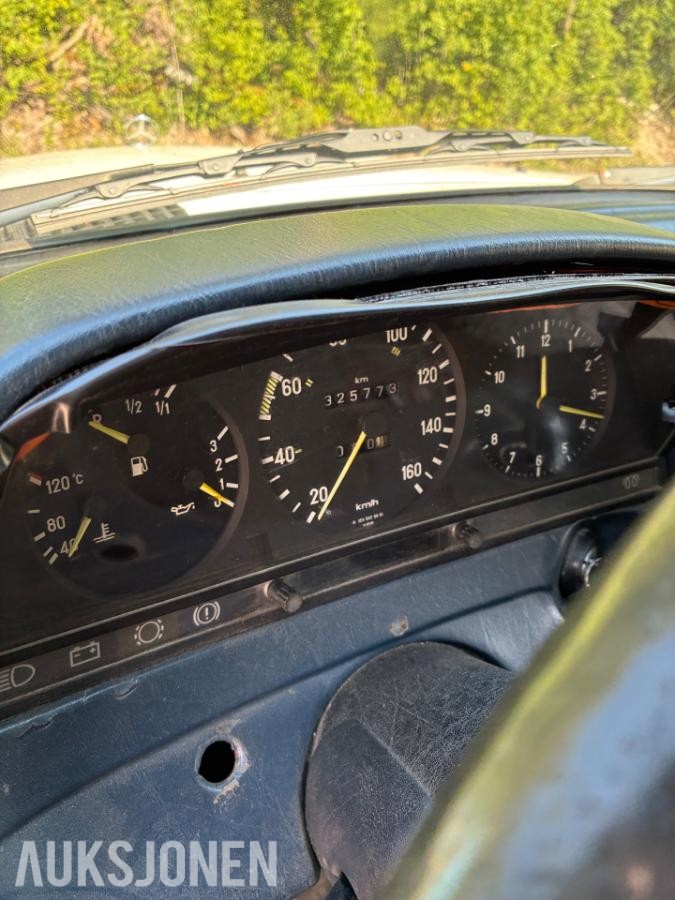 1984 Mercedes-Benz E-Klasse W123 2.4 D Ekstra deler - Prosjektbil