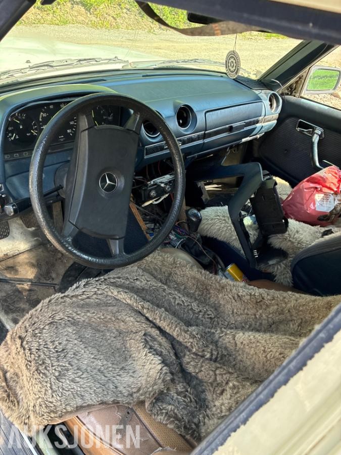 1984 Mercedes-Benz E-Klasse W123 2.4 D Ekstra deler - Prosjektbil