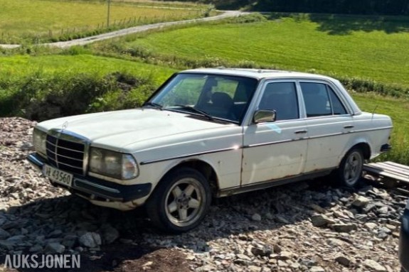 1984 Mercedes-Benz E-Klasse W123 2.4 D  Ekstra deler - Prosjektbil