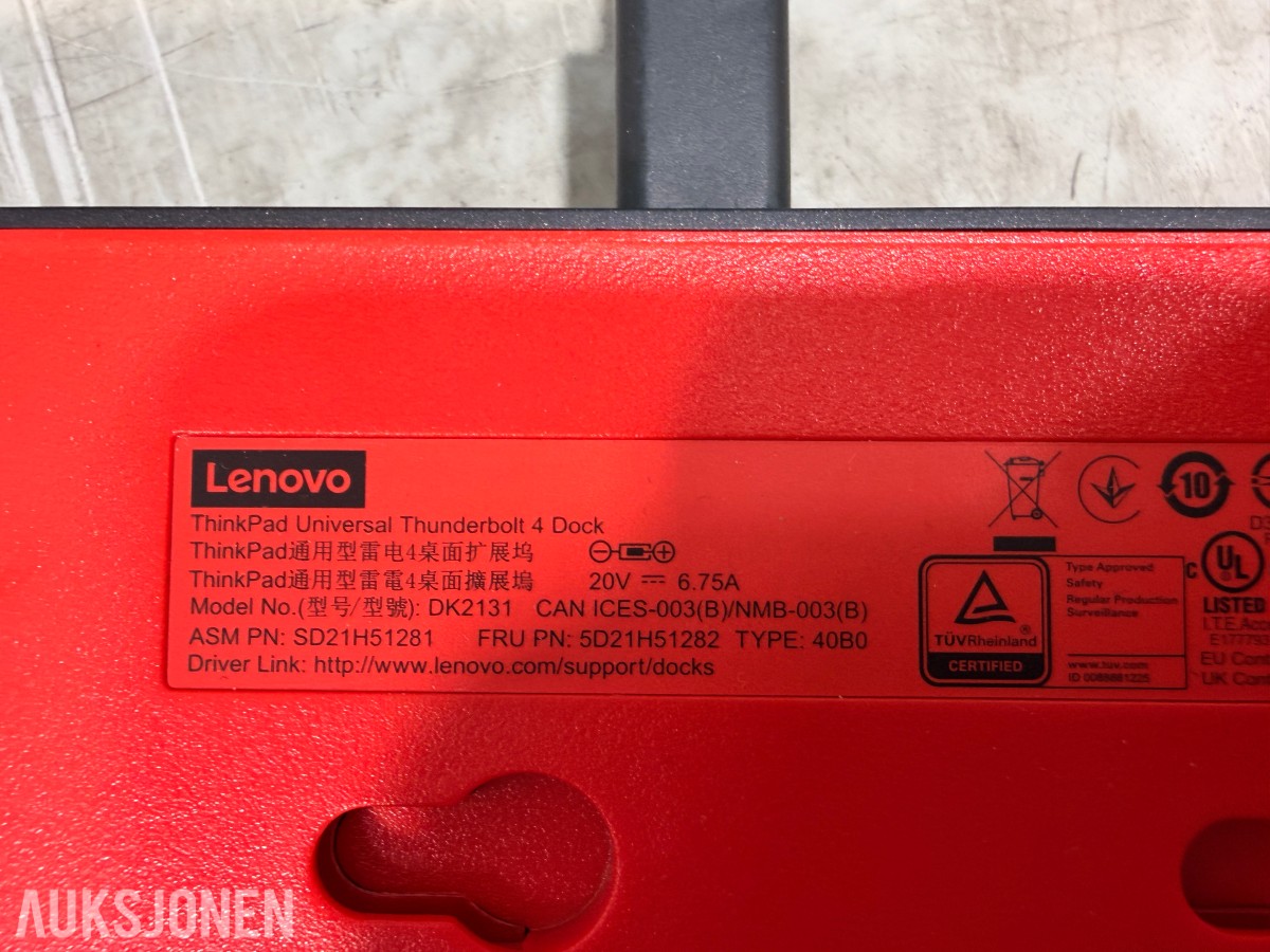2 stk Lenovo ThinkVision 27 tommer QHD-skjermer med dokkingstasjoner