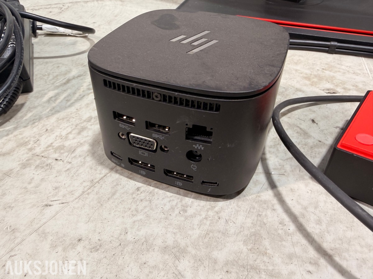 2 stk Lenovo ThinkVision 27 tommer QHD-skjermer med dokkingstasjoner