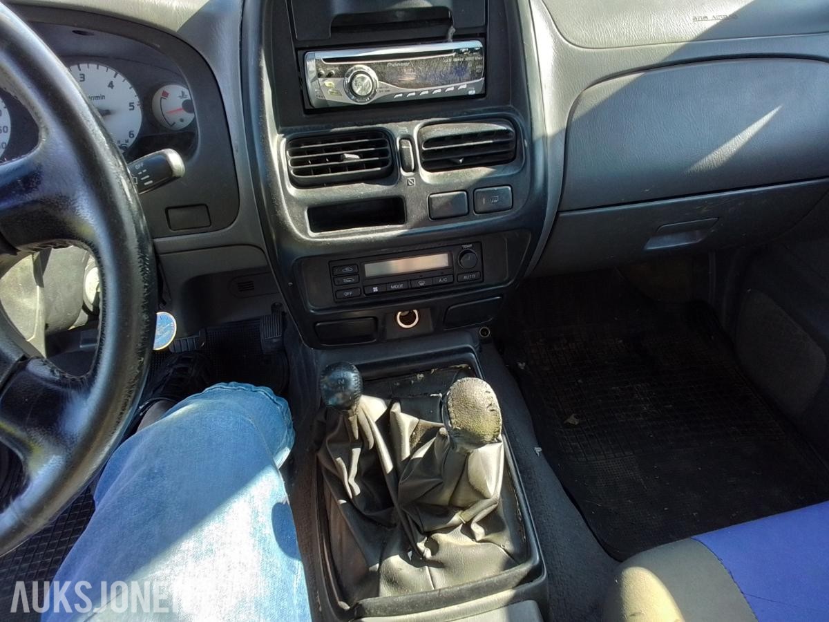2003 Nissan Navara KING CAB 2.5 Diesel 133hk 4X4 Hengerfeste