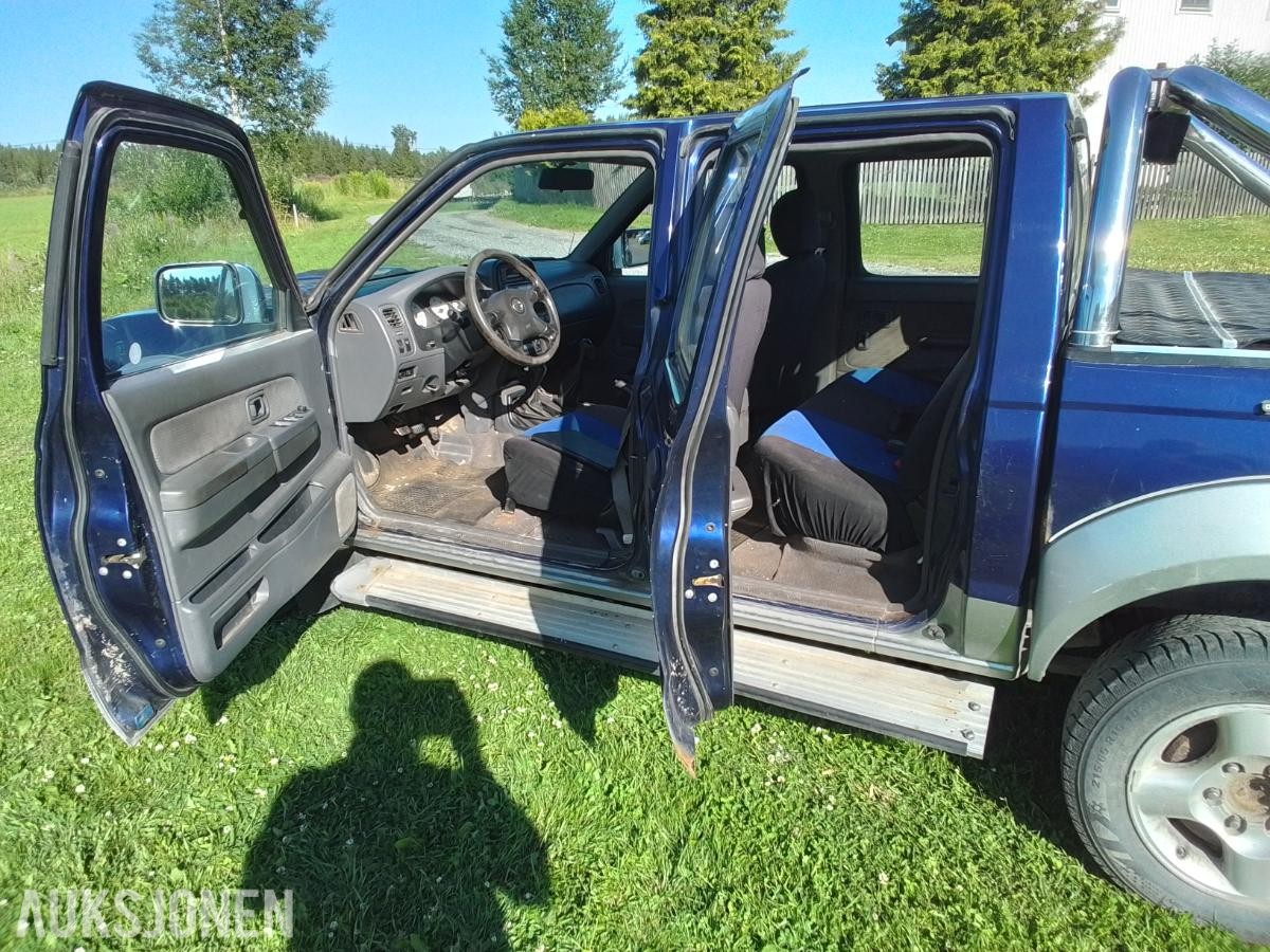 2003 Nissan Navara KING CAB 2.5 Diesel 133hk 4X4 Hengerfeste