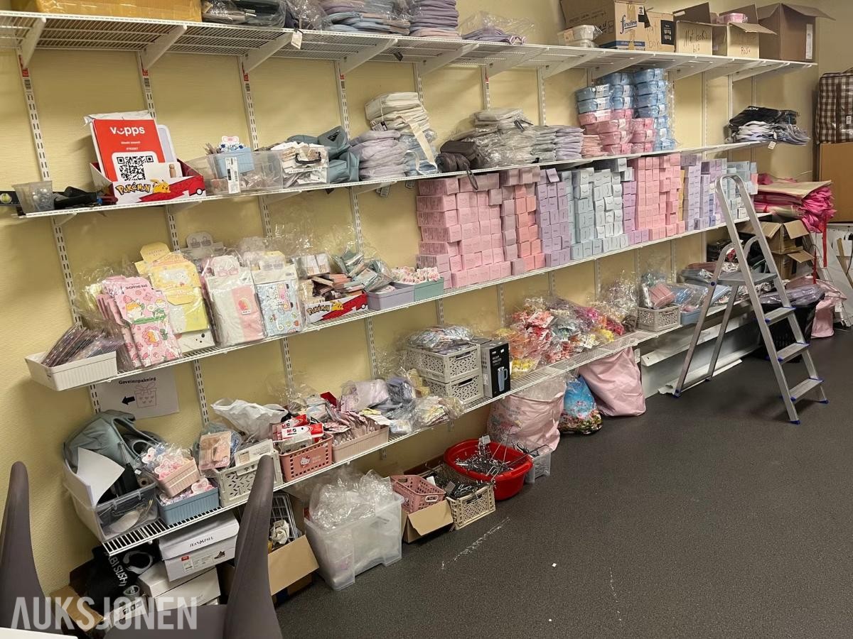 BUTIKK AVVIKLING - KOMPLETT VARELAGER – KAWAII - CA 4500 ARTIKLER