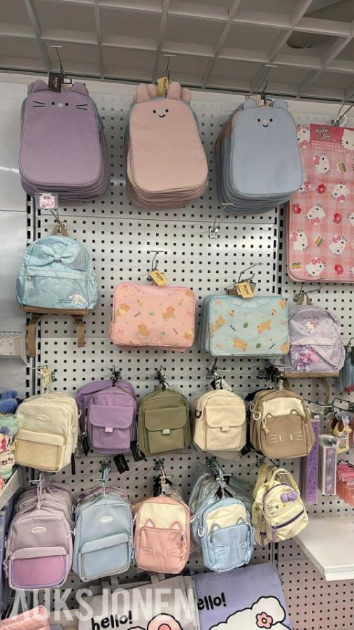 BUTIKK AVVIKLING - KOMPLETT VARELAGER – KAWAII - CA 4500 ARTIKLER