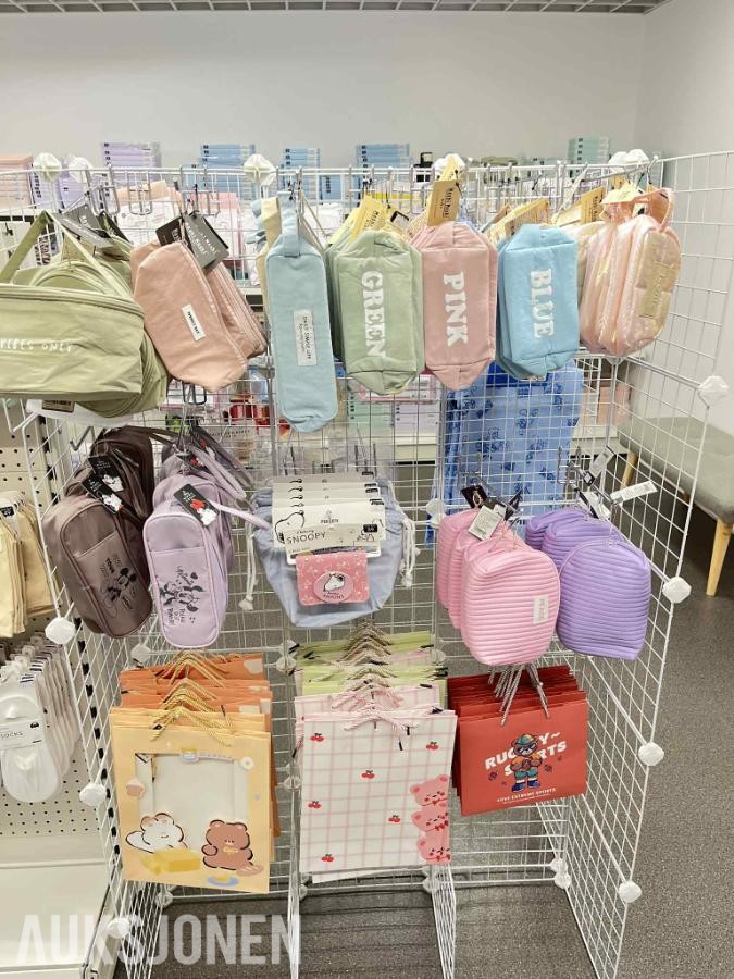 BUTIKK AVVIKLING - KOMPLETT VARELAGER – KAWAII - CA 4500 ARTIKLER