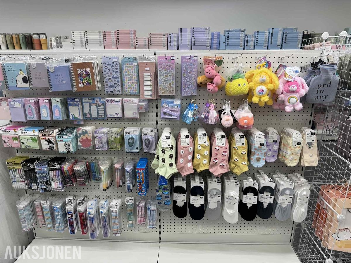 BUTIKK AVVIKLING - KOMPLETT VARELAGER – KAWAII - CA 4500 ARTIKLER