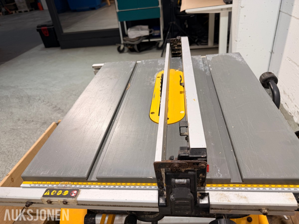 DeWalt DW745 bordsag med DE7400 arbeidsstativ og sagblader