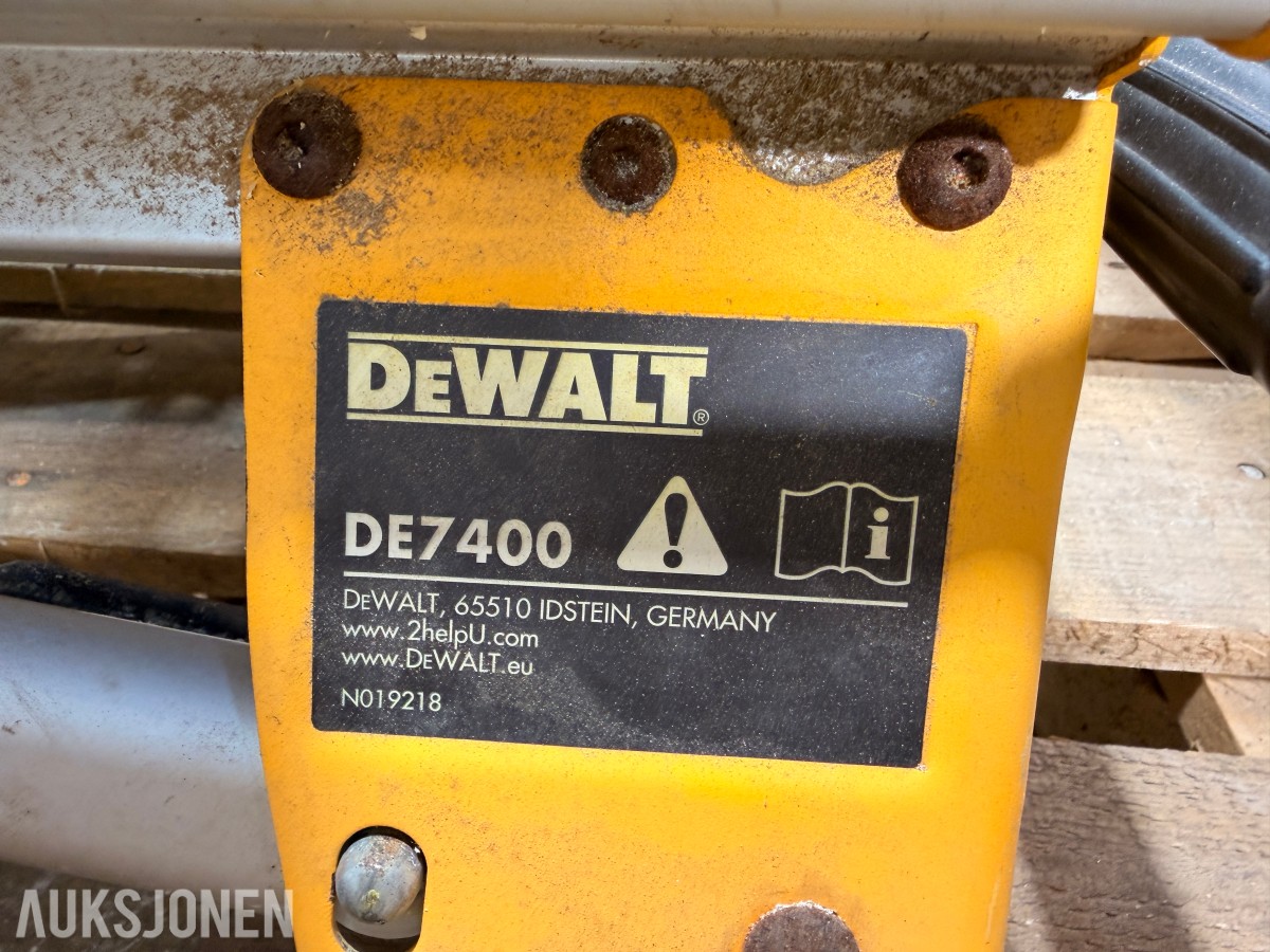 DeWalt DW745 bordsag med DE7400 arbeidsstativ og sagblader