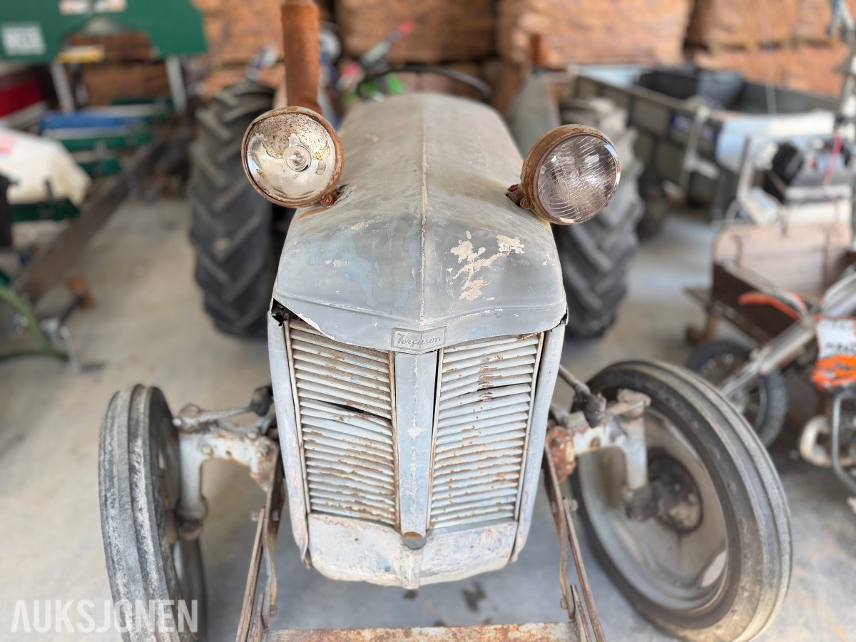 1952 GRÅTASS TEA 20 - VETERANTRAKTOR - RENOVERINGSOBJEKT