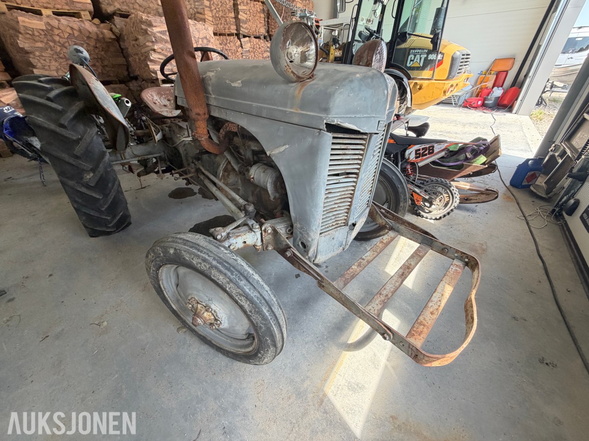 1952 GRÅTASS TEA 20 - VETERANTRAKTOR - RENOVERINGSOBJEKT