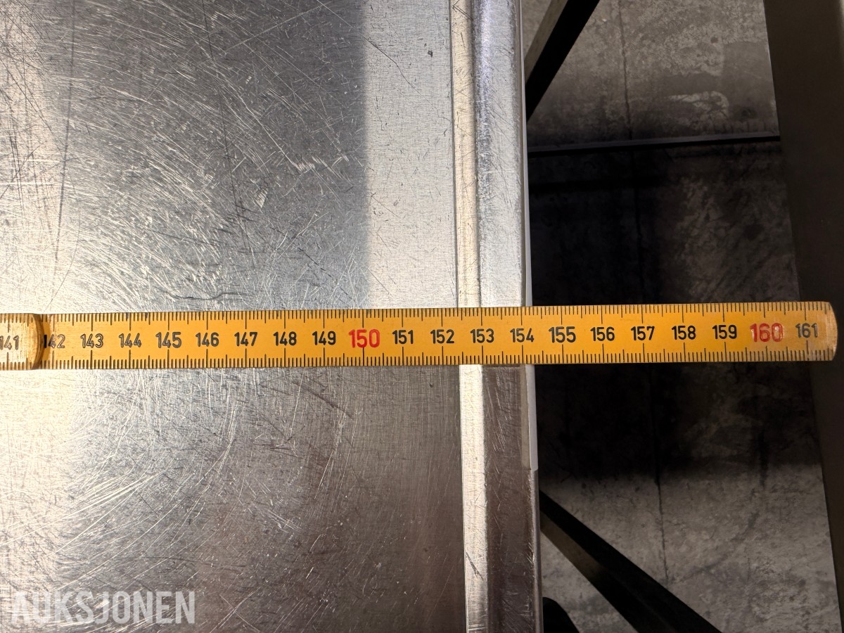 Storkjøkkenbenk i rustfritt stål med dobbel oppvaskkum og oppvaskkurvsluse
