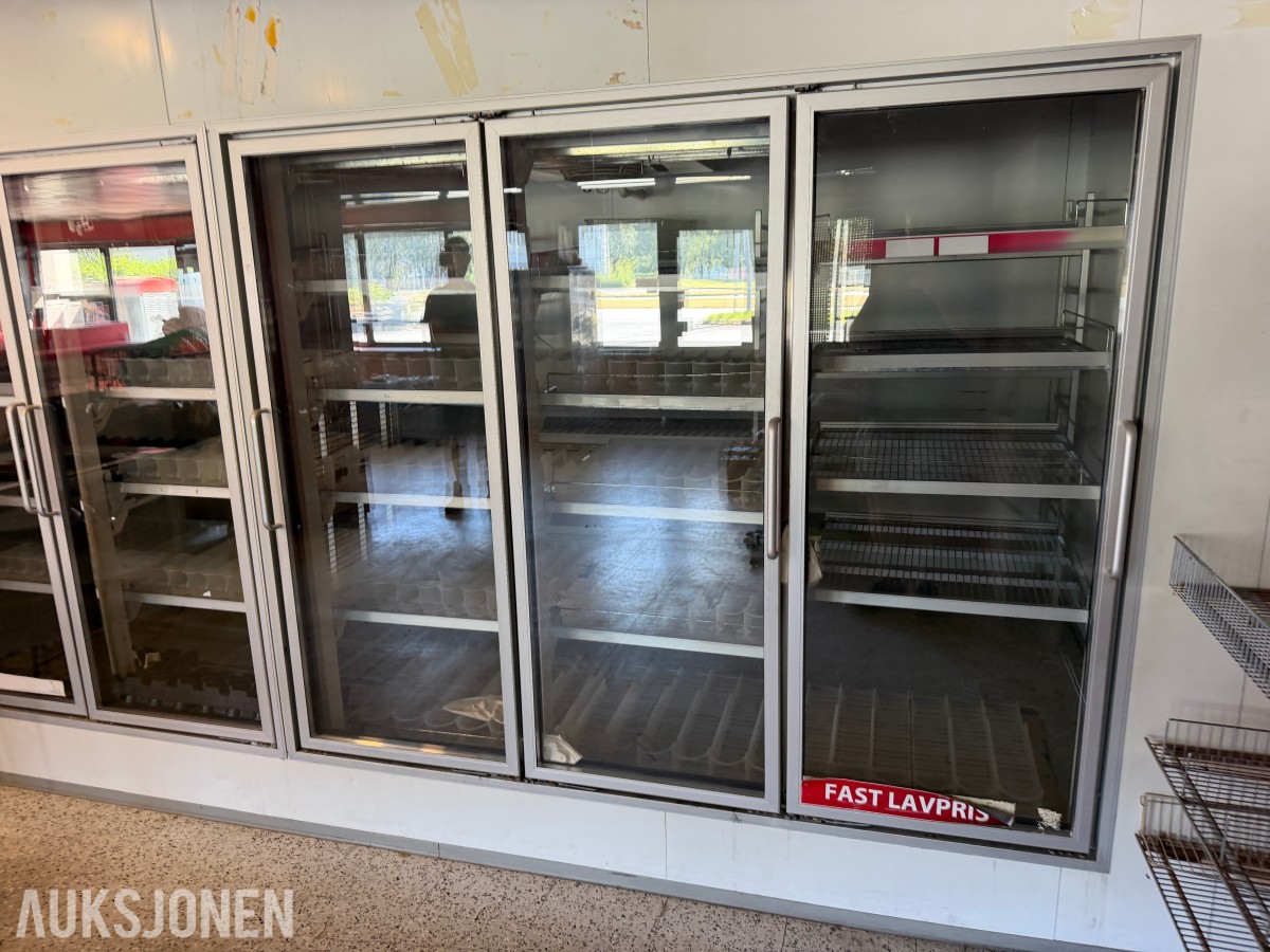 gatekjøkken-/servicebutikkinventar – kjøledisker, kjøleromsinnredning, storkjøkkenutstyr, hyller og butikkinnredning