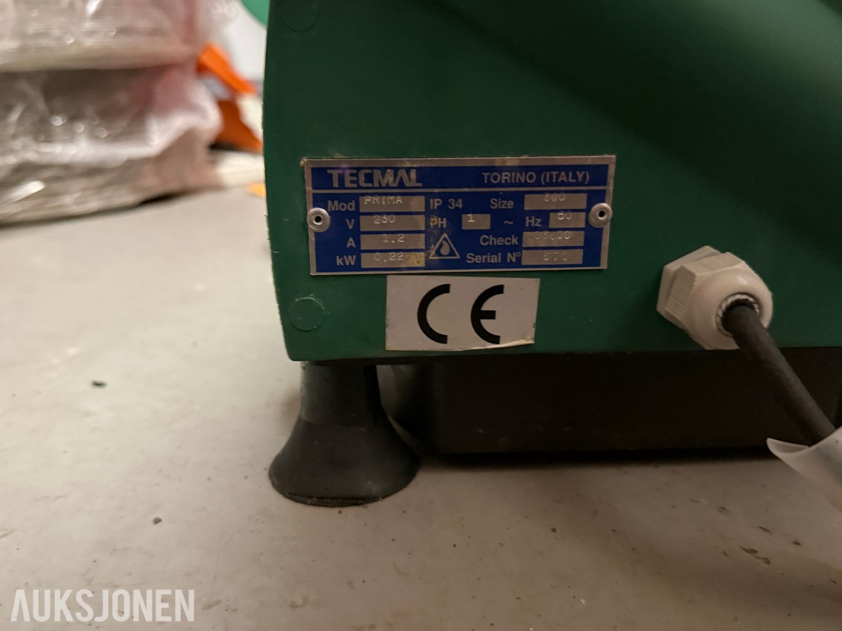 gatekjøkken-/servicebutikkinventar – kjøledisker, kjøleromsinnredning, storkjøkkenutstyr, hyller og butikkinnredning