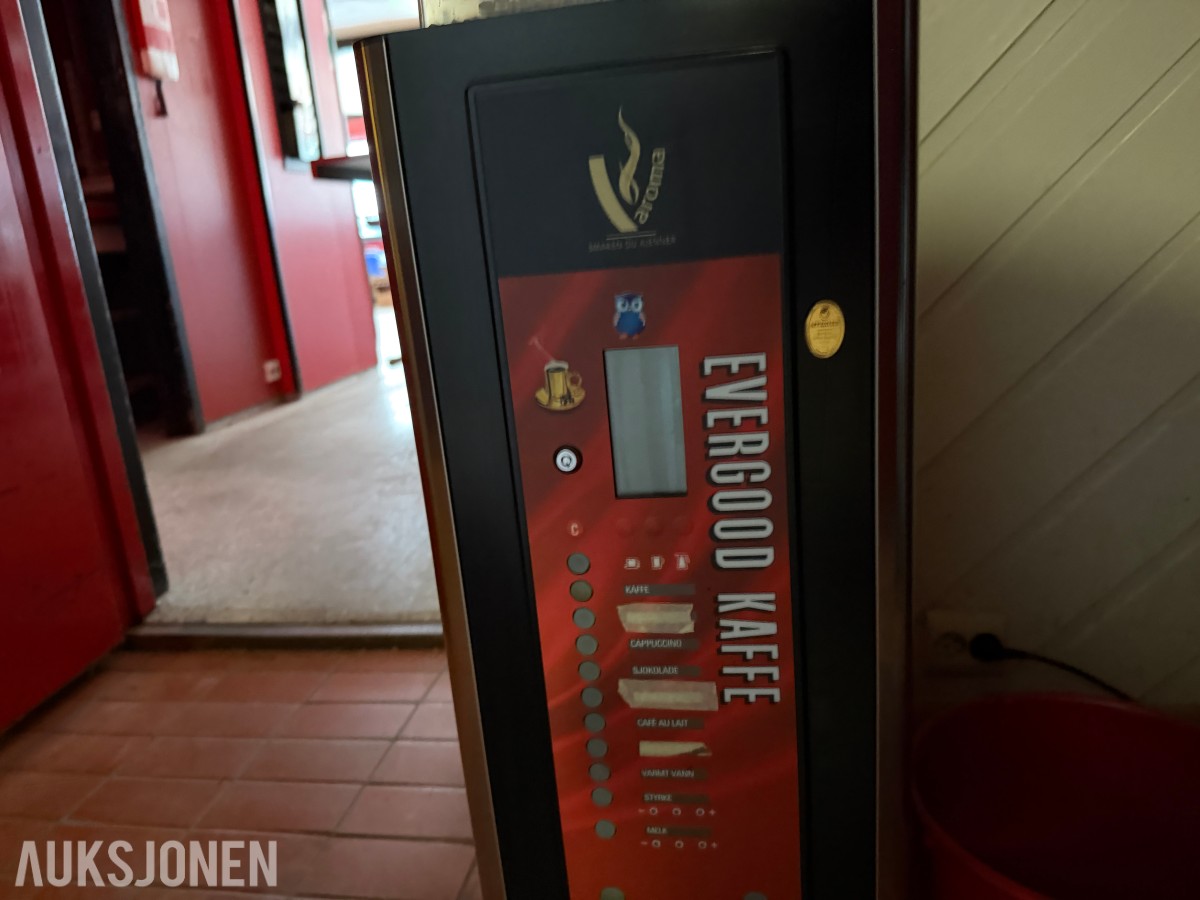 gatekjøkken-/servicebutikkinventar – kjøledisker, kjøleromsinnredning, storkjøkkenutstyr, hyller og butikkinnredning