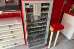 gatekjøkken-/servicebutikkinventar – kjøledisker, kjøleromsinnredning, storkjøkkenutstyr, hyller og butikkinnredning