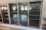 gatekjøkken-/servicebutikkinventar – kjøledisker, kjøleromsinnredning, storkjøkkenutstyr, hyller og butikkinnredning