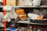 gatekjøkken-/servicebutikkinventar – kjøledisker, kjøleromsinnredning, storkjøkkenutstyr, hyller og butikkinnredning