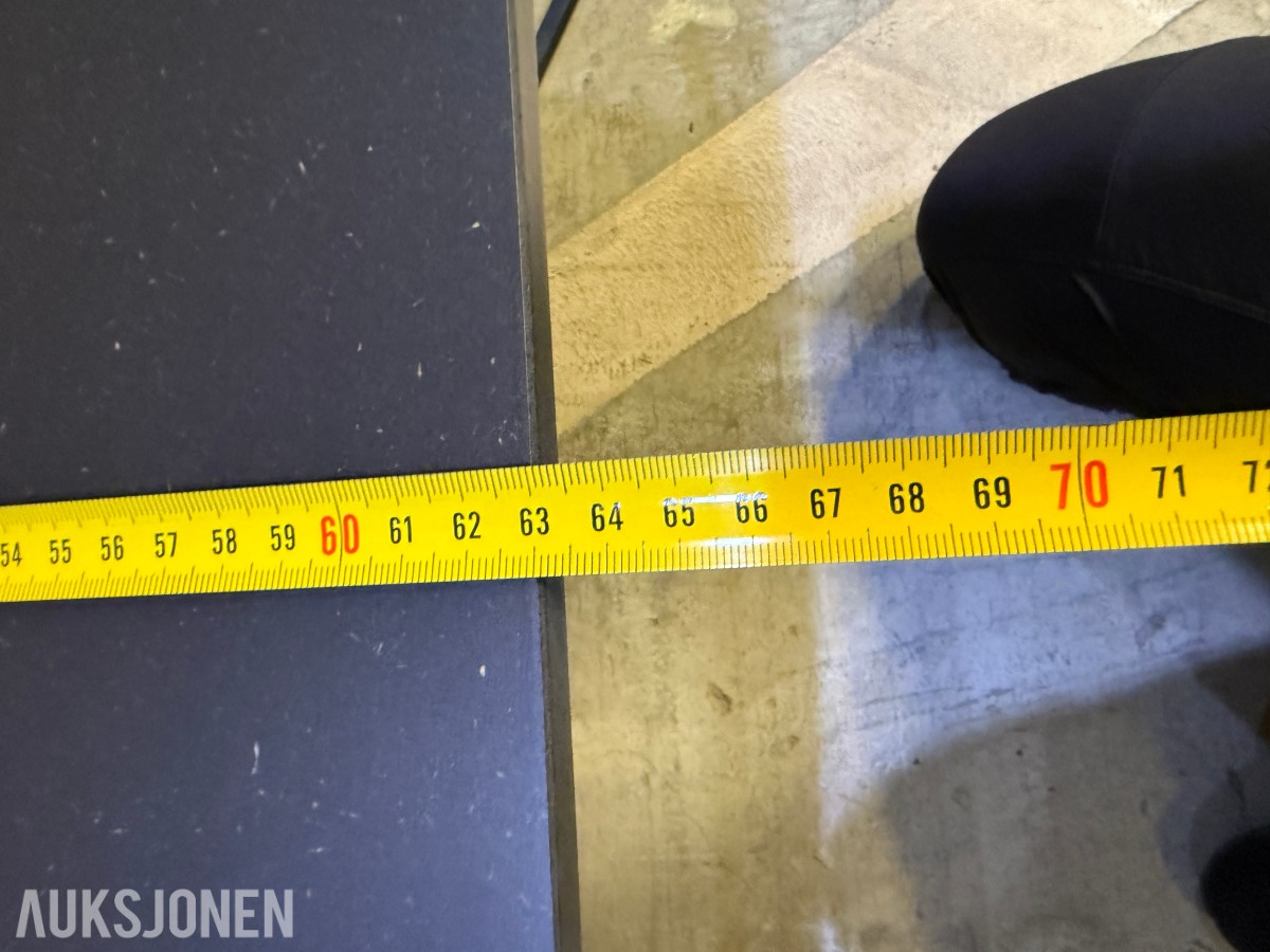 Sofagruppe med 2 stk 3-seters sofaer og salongbord