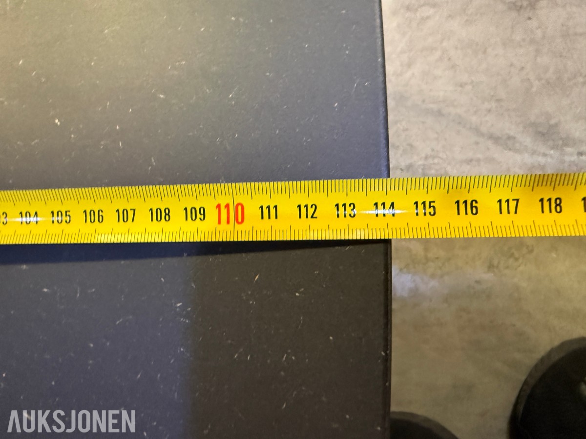 Sofagruppe med 2 stk 3-seters sofaer og salongbord