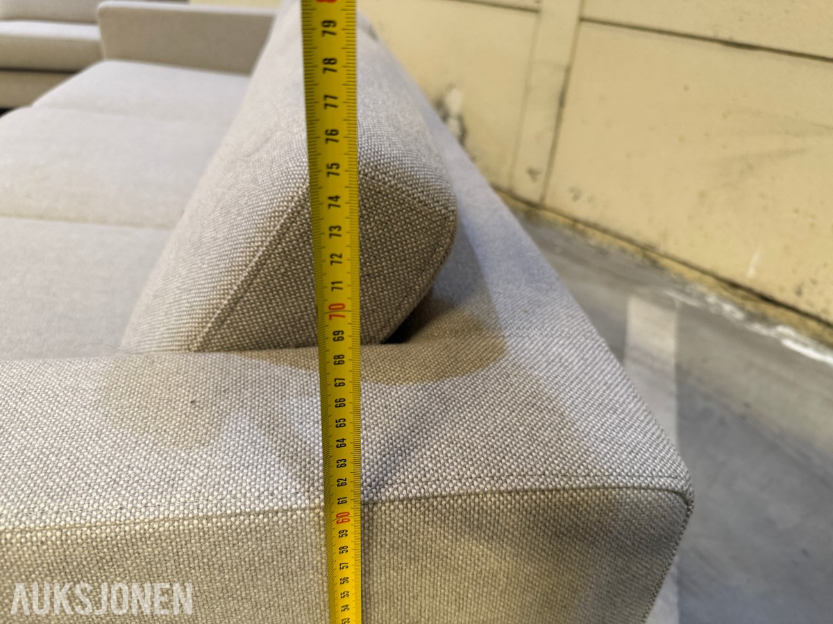Sofagruppe med 2 stk 3-seters sofaer og salongbord
