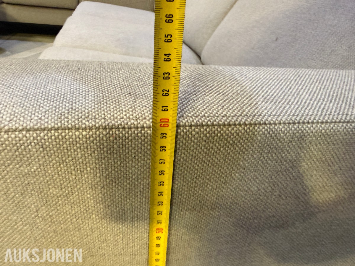 Sofagruppe med 2 stk 3-seters sofaer og salongbord