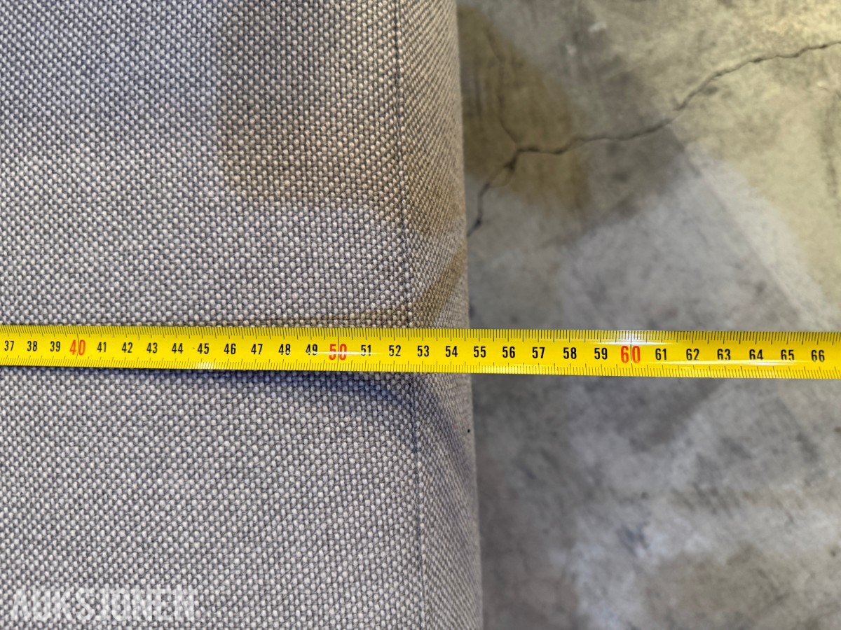 Sofagruppe med 2 stk 3-seters sofaer og salongbord