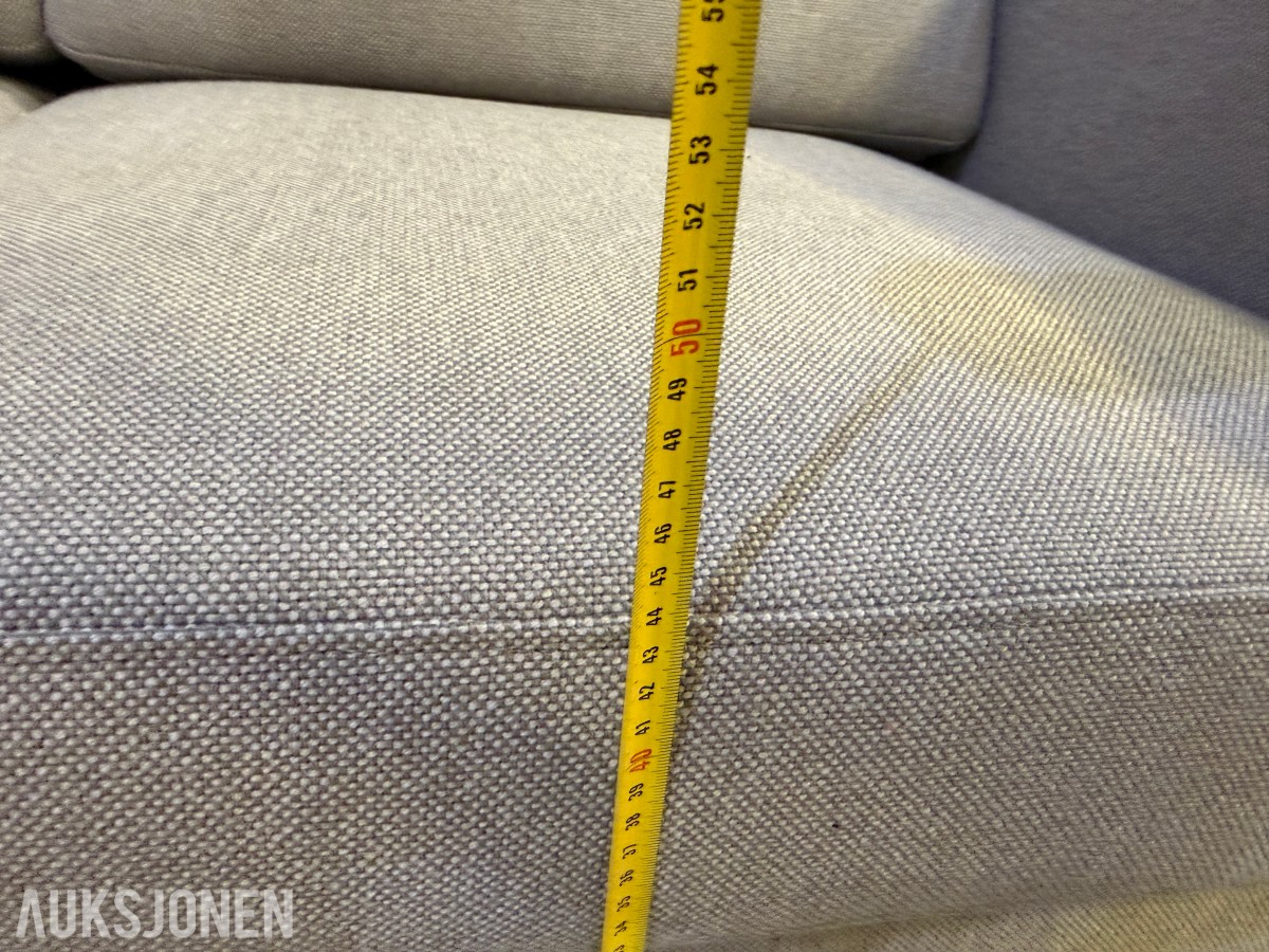 Sofagruppe med 2 stk 3-seters sofaer og salongbord