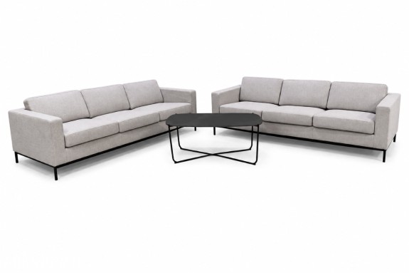 Sofagruppe med 2 stk 3-seters sofaer og salongbord