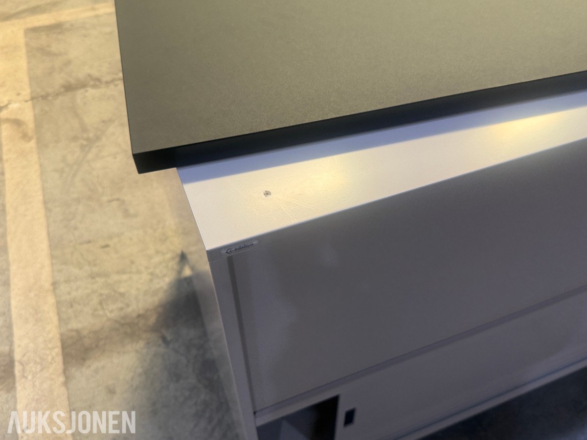 2 stk skjenker / oppbevaringsskap med skyvedører – 160 × 40 × 90 cm