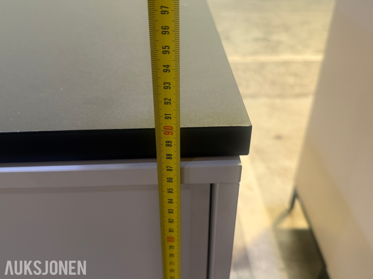 2 stk skjenker / oppbevaringsskap med skyvedører – 160 × 40 × 90 cm