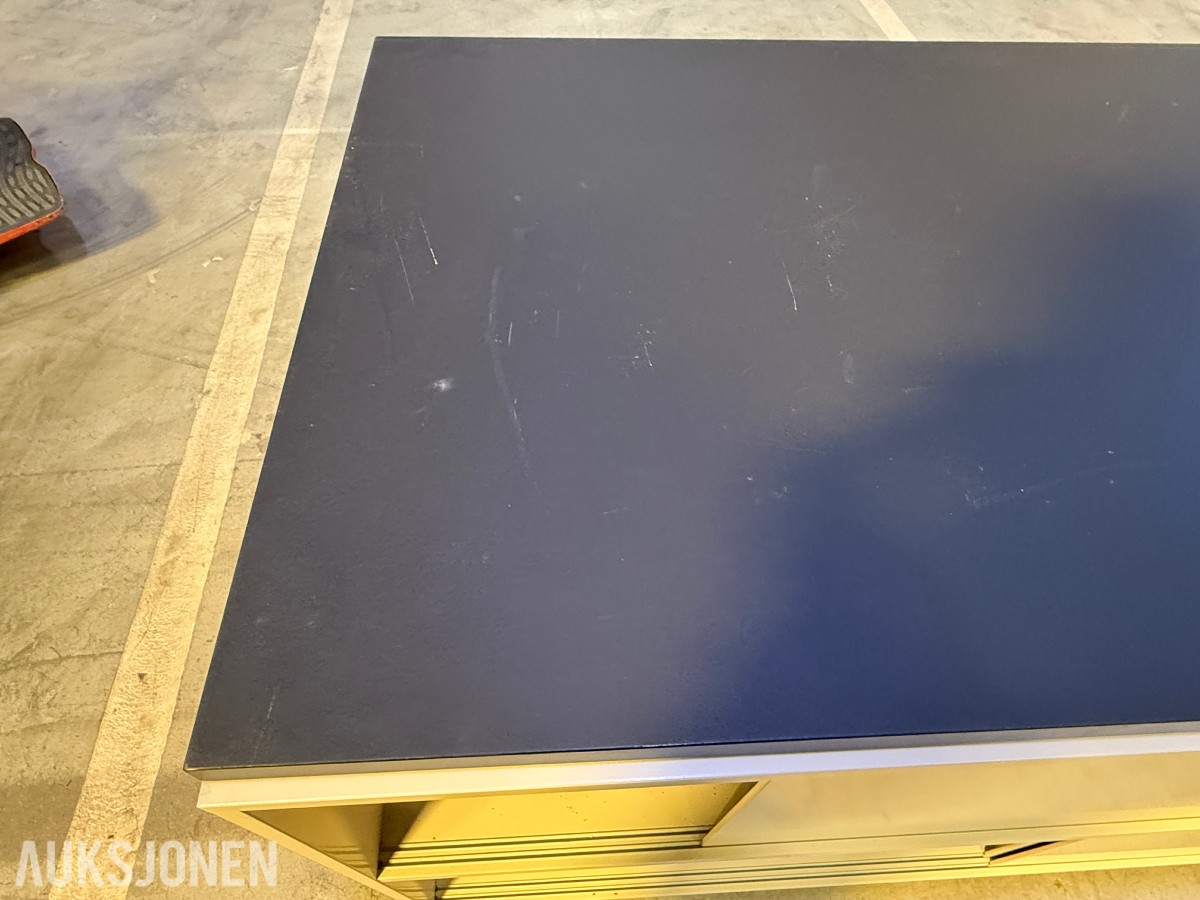 2 stk skjenker / oppbevaringsskap med skyvedører – 160 × 40 × 90 cm