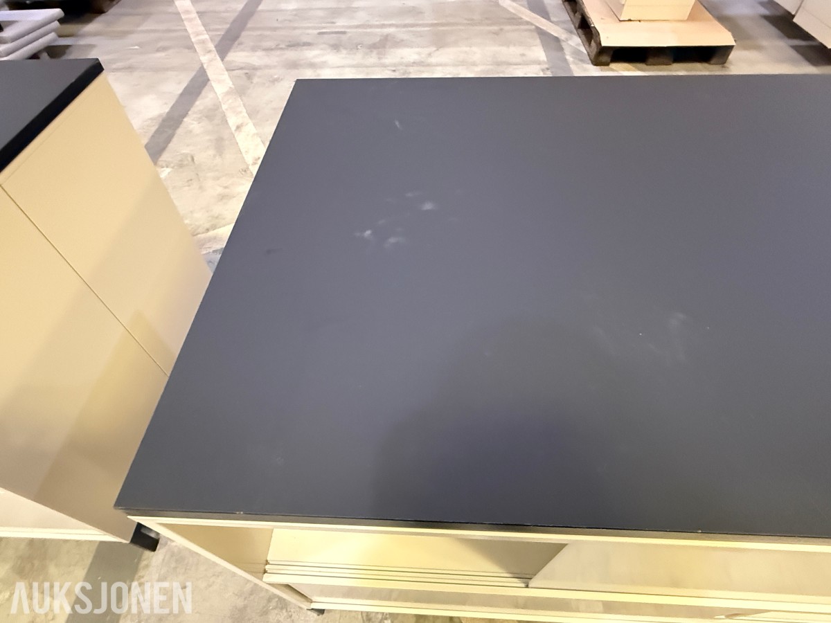 2 stk skjenker / oppbevaringsskap med skyvedører – 160 × 40 × 90 cm