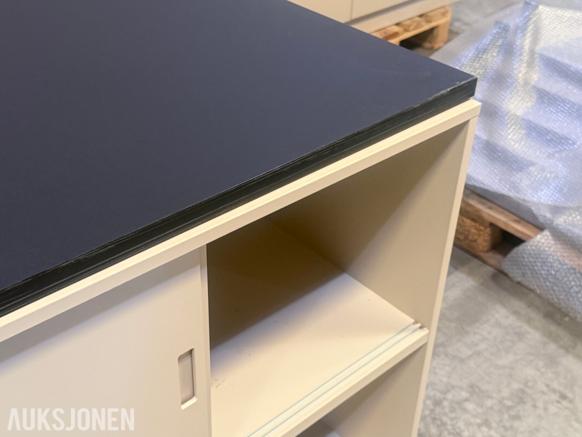 2 stk skjenker / oppbevaringsskap med skyvedører – 160 × 40 × 90 cm