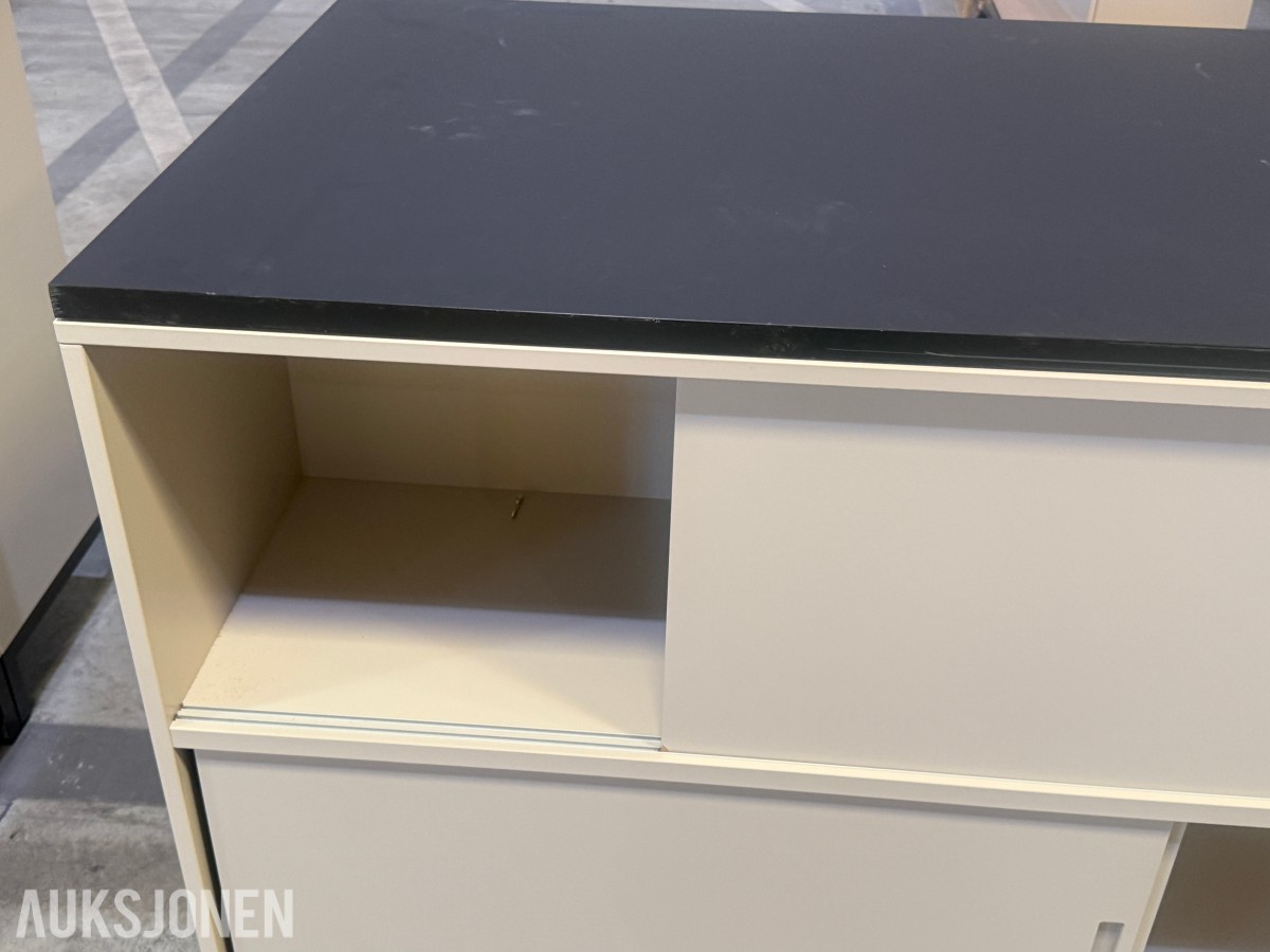 2 stk skjenker / oppbevaringsskap med skyvedører – 160 × 40 × 90 cm