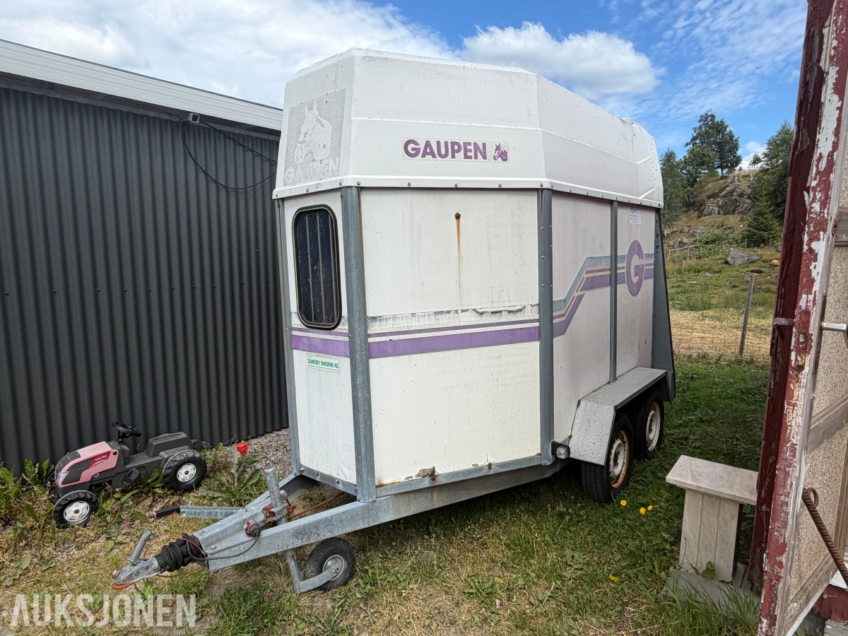 2001 GAUPEN HESTEHENGER / DYRETRANSPORT – 1 995 KG – TANDEM – SKILLEVEGG