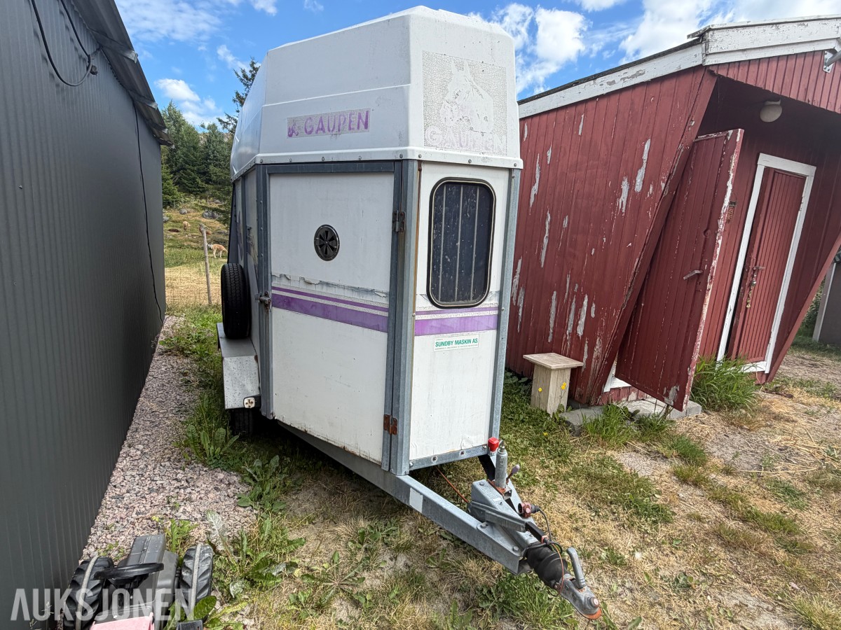 2001 GAUPEN HESTEHENGER / DYRETRANSPORT – 1 995 KG – TANDEM – SKILLEVEGG