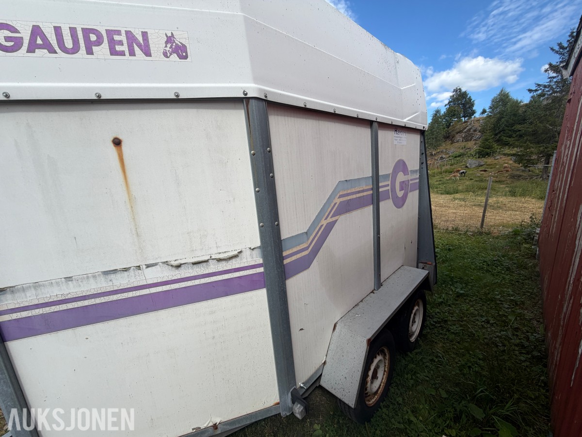 2001 GAUPEN HESTEHENGER / DYRETRANSPORT – 1 995 KG – TANDEM – SKILLEVEGG