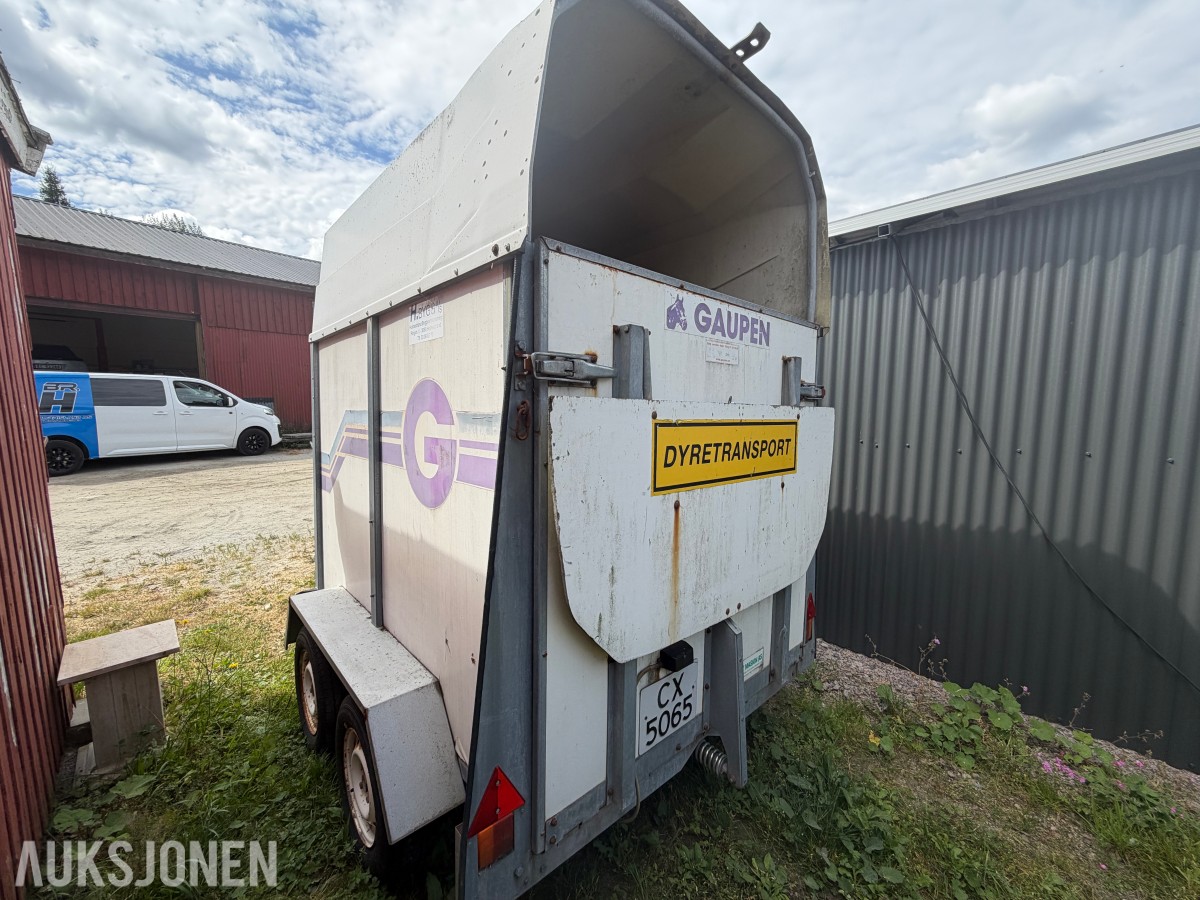 2001 GAUPEN HESTEHENGER / DYRETRANSPORT – 1 995 KG – TANDEM – SKILLEVEGG