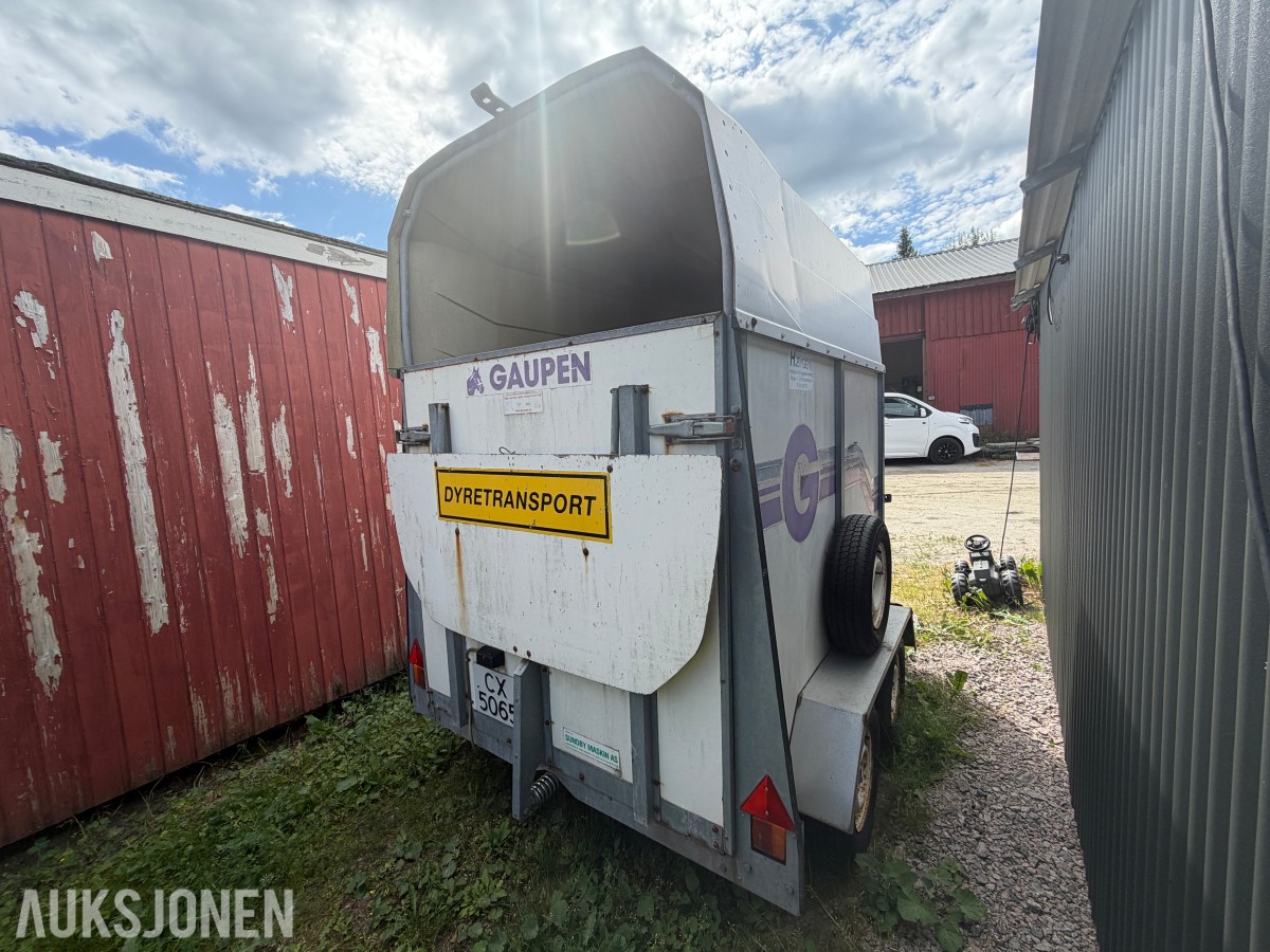 2001 GAUPEN HESTEHENGER / DYRETRANSPORT – 1 995 KG – TANDEM – SKILLEVEGG