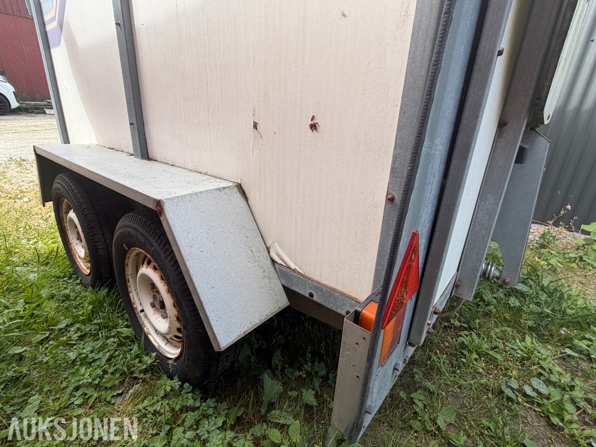 2001 GAUPEN HESTEHENGER / DYRETRANSPORT – 1 995 KG – TANDEM – SKILLEVEGG