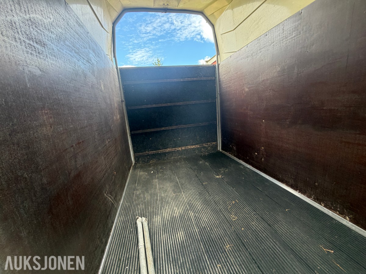 2001 GAUPEN HESTEHENGER / DYRETRANSPORT – 1 995 KG – TANDEM – SKILLEVEGG