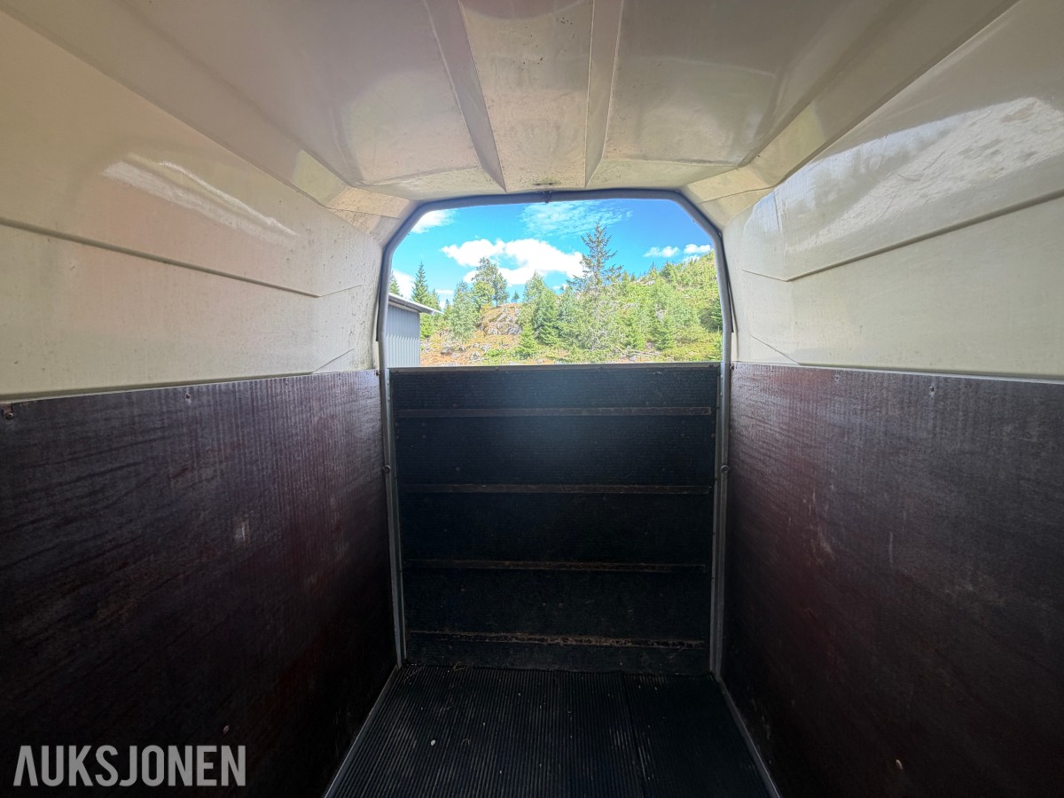 2001 GAUPEN HESTEHENGER / DYRETRANSPORT – 1 995 KG – TANDEM – SKILLEVEGG