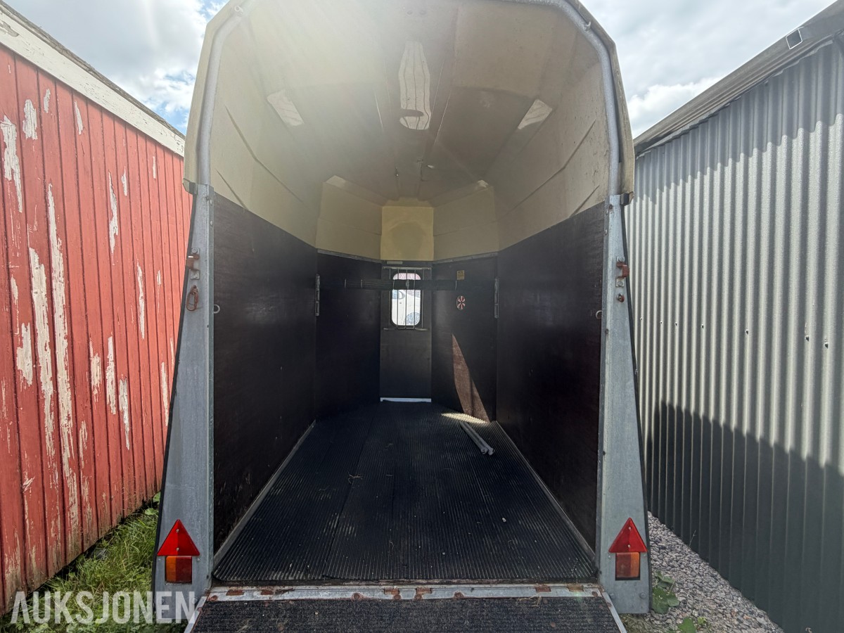 2001 GAUPEN HESTEHENGER / DYRETRANSPORT – 1 995 KG – TANDEM – SKILLEVEGG