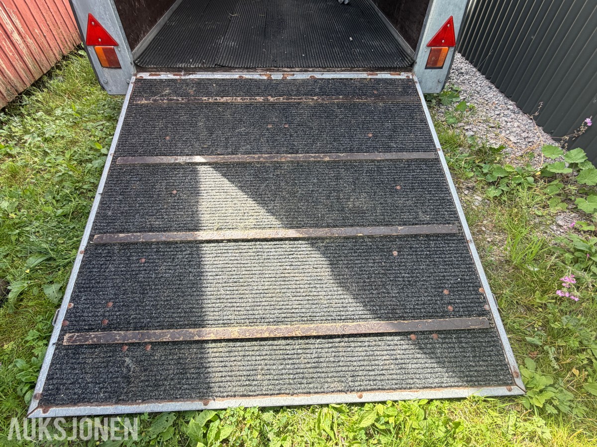 2001 GAUPEN HESTEHENGER / DYRETRANSPORT – 1 995 KG – TANDEM – SKILLEVEGG