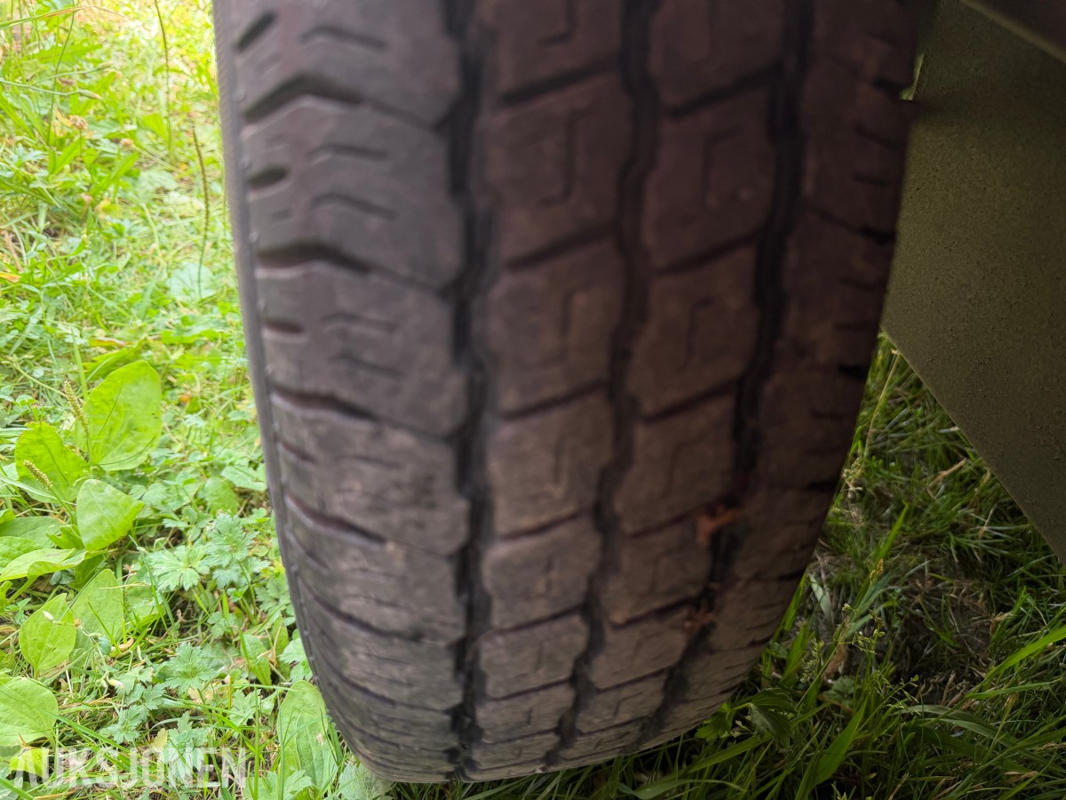 2001 GAUPEN HESTEHENGER / DYRETRANSPORT – 1 995 KG – TANDEM – SKILLEVEGG